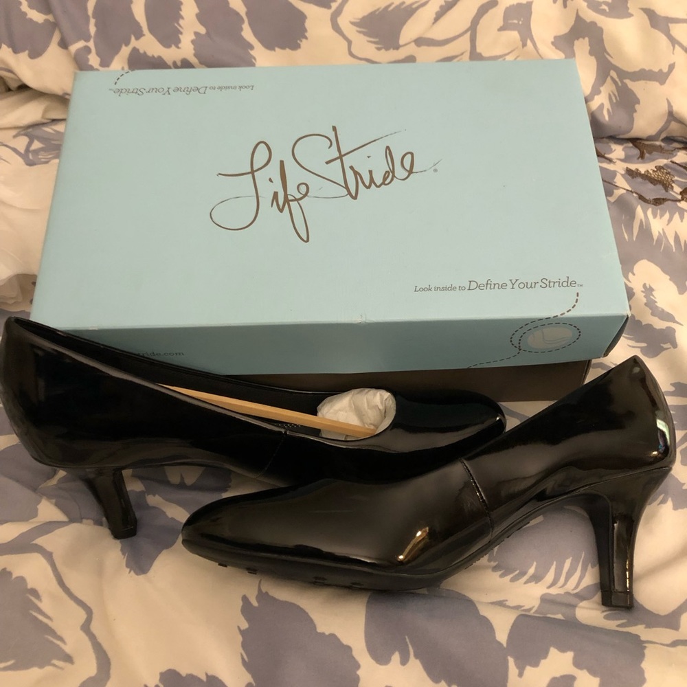 Black heels... Life Stride